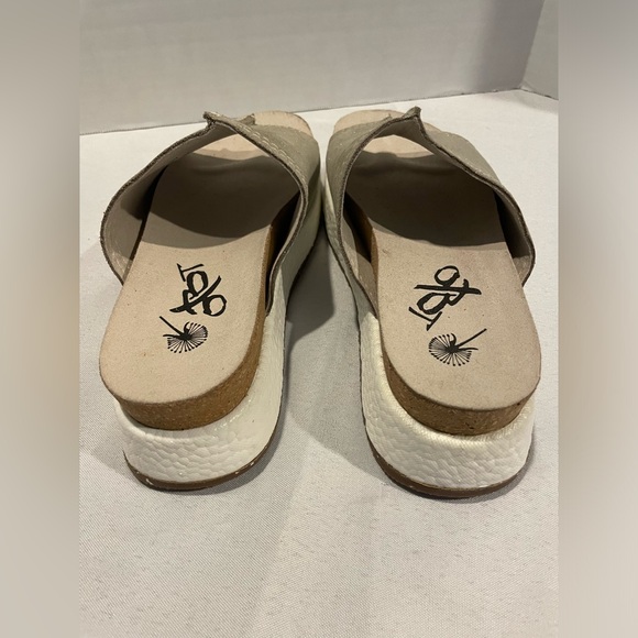 OTBT Wayside Silver Glitter Tan White Platform Sandals Women’s Size 6 1/2 - Picture 3 of 5